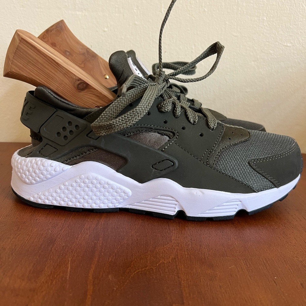 Nike Air Huarache sz 9 Olive Green Sneakers